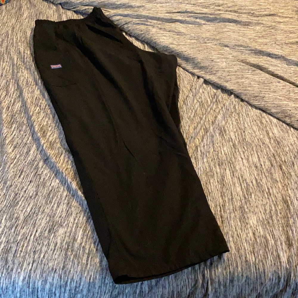 Cherokee workwear scrub elastic bottoms.
